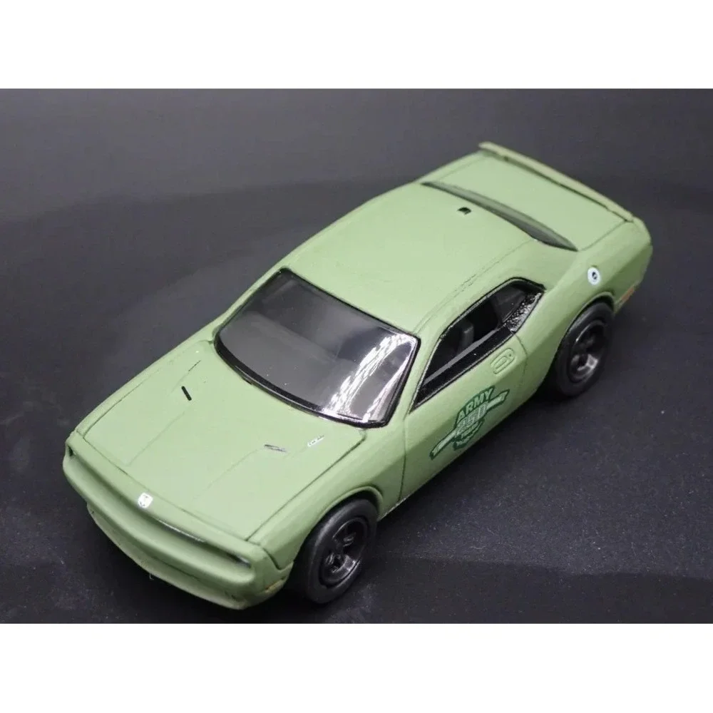 Johnny Lightning Army 250 years  2014 Dodge‎ Green Challenger R/T  Version B